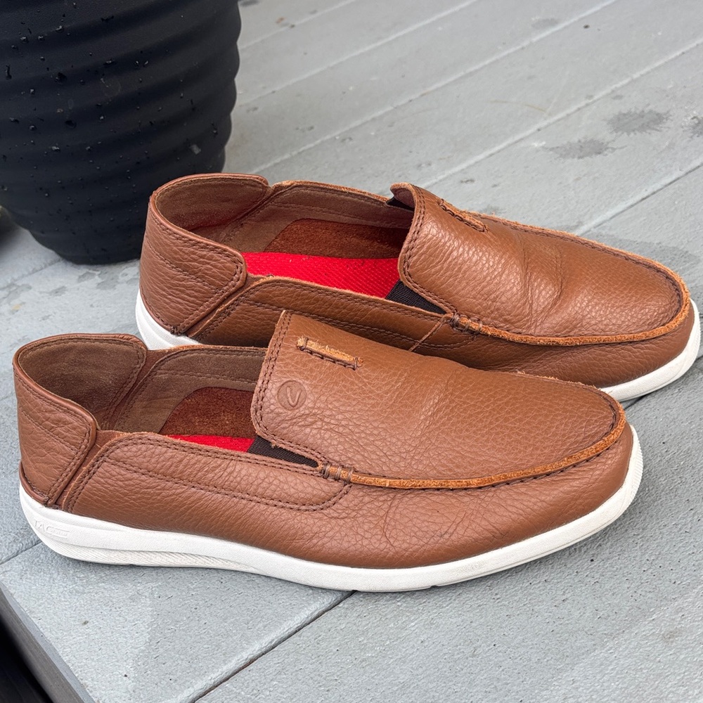 Clarks Men's Tan Leather Slip-On Loafers with White Sole